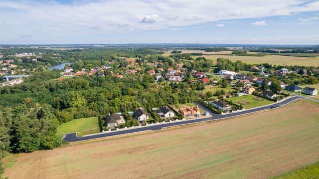 Obrázek parcely vrchní pohled s popisem okolí